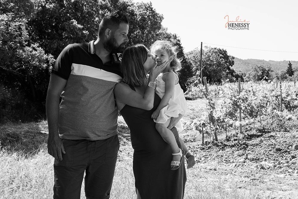 photographe, var, nourrisson, bébé, famille, grossesse, maternité, couples, enfant, parent, studio, extérieur, plage, forêt,