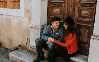 Photographe, couple, rue, street photography, Provence, PACA, Provence Alpes Côtes d'Azur, 83, émotion, complicité, amoureux, amour, tendresse, lifestyle, reportage,