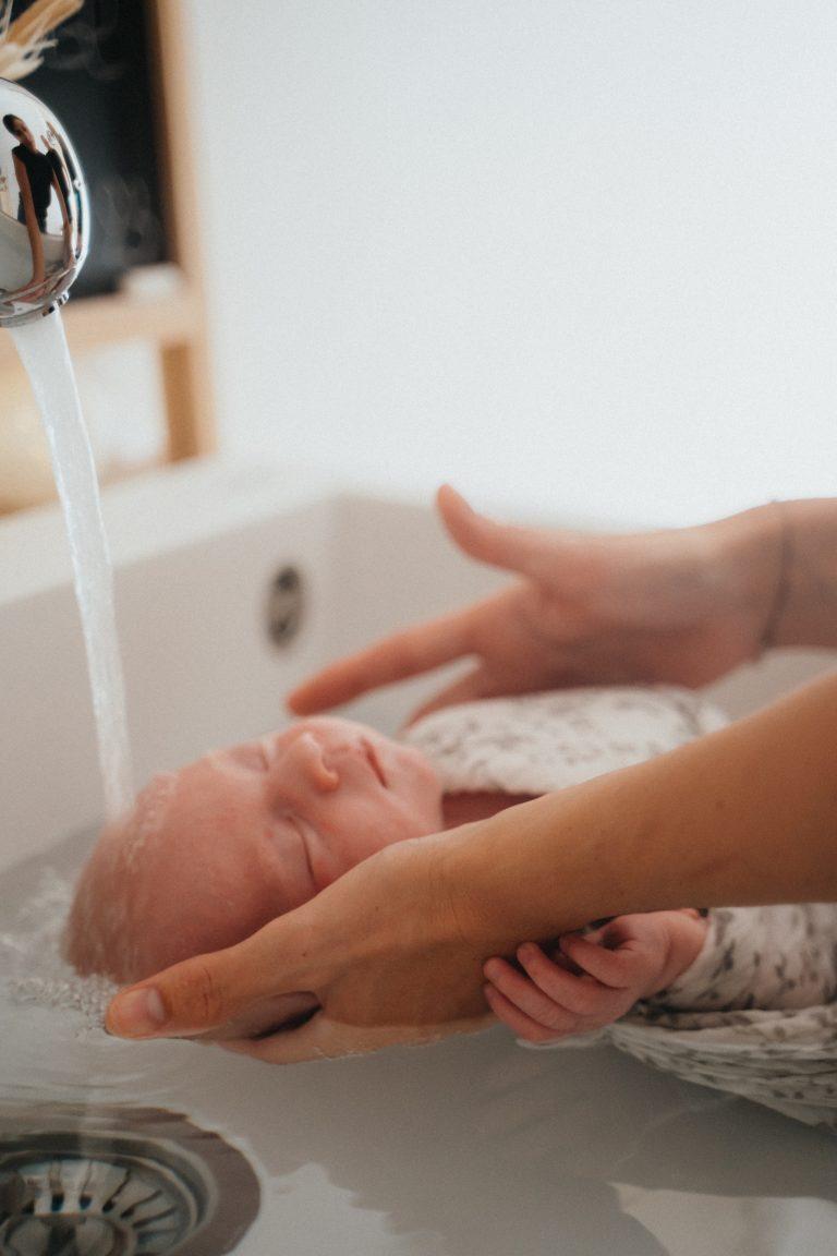 bain, thalasso, bébé, photographe, shooting, séance photo, famille, naissance, newborn, parents, photographe de famille, photographe de bébé, var, provence,