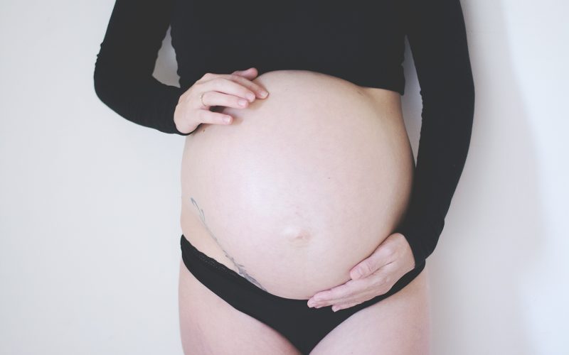photographe, la garde, toulon, la roquebrussanne, future maman, grossesse, famille, bébé, nouveau-né, studio, 83, var, studio,